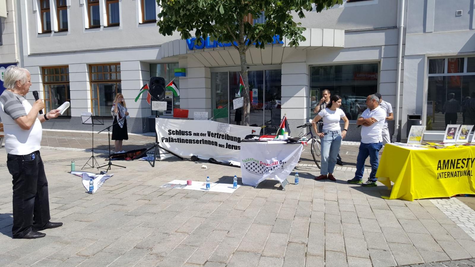 F. Sieder bei einer Protestaktion in Amstetten
